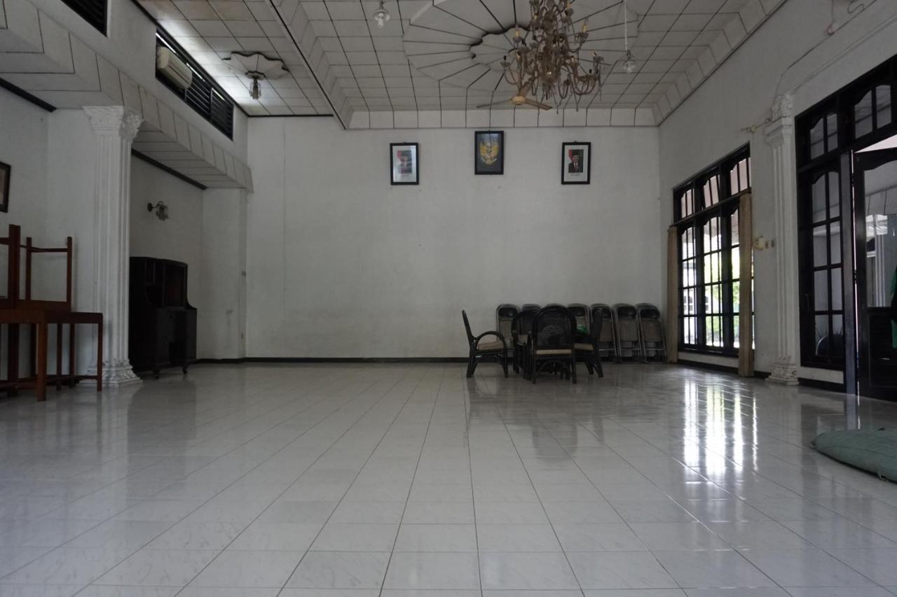 Hotel Oyo 3045 Maksum Family 2*